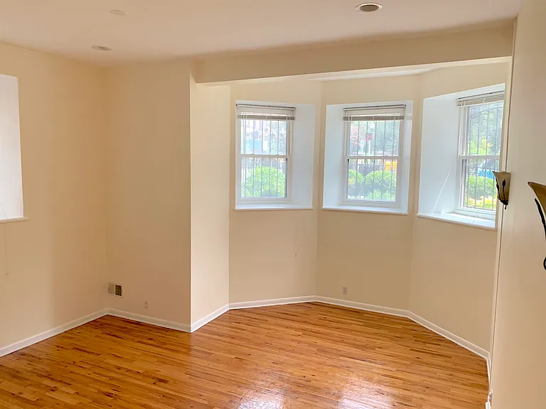 297 Montgomery St #1E — Photo 4