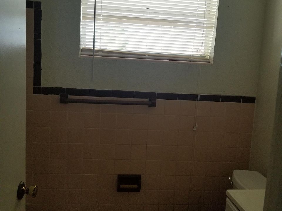 2nd image of 1133 Grove St #1