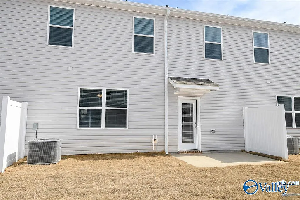 Building Photo - 130 Maple Spring Trl