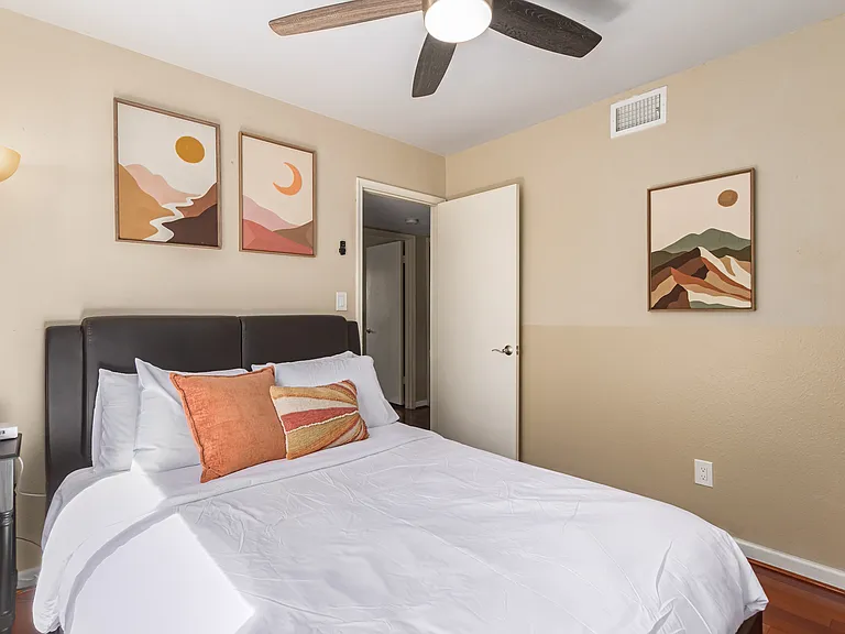 3142 E Altadena Ave — Photo 14