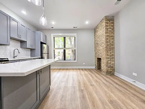 437 W Belden Ave #17 Photo 1