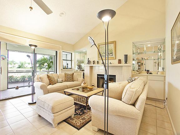 04_living-room2_33 Edinburgh Drive