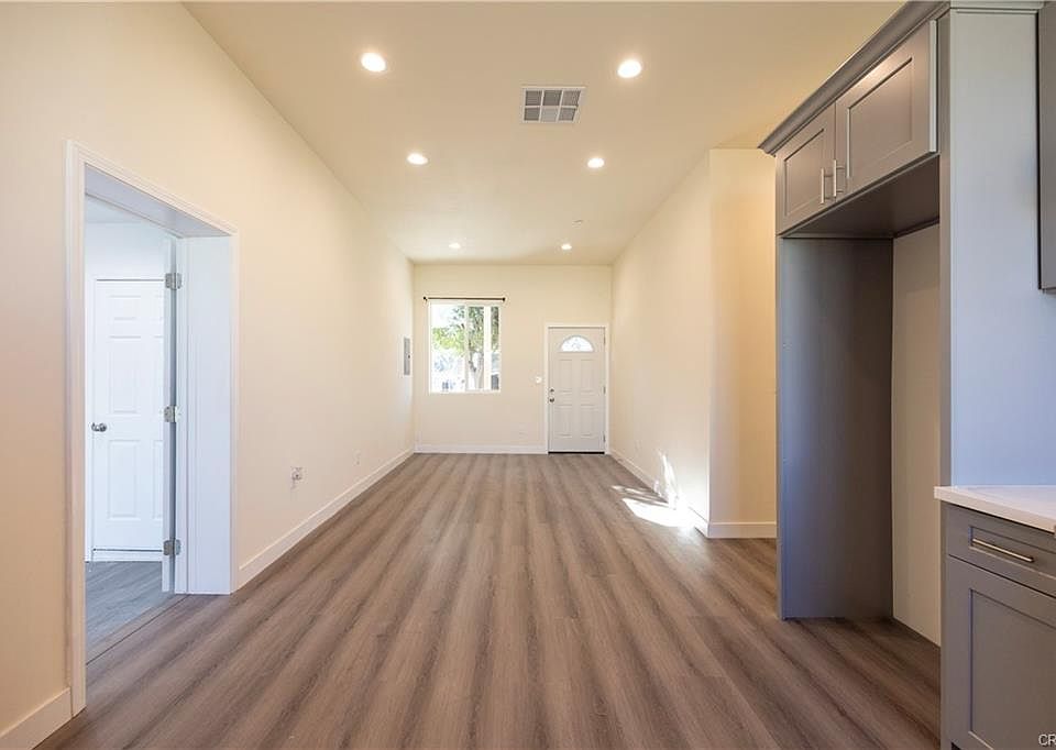 1st image of 2558 S 10th Ave