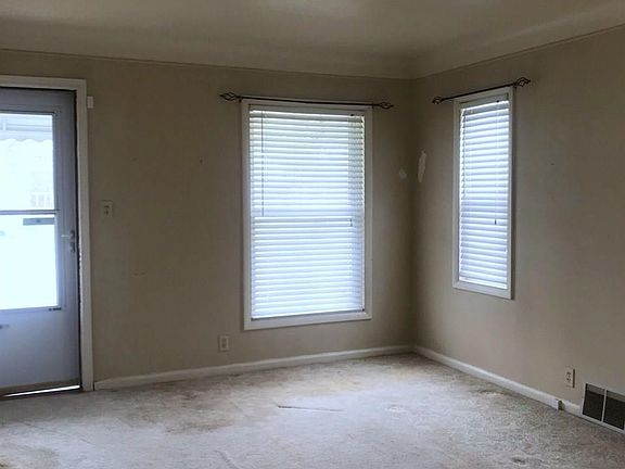 2nd image of 22874 Firwood Ave