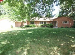 1535 Delta Dr, Saginaw, MI