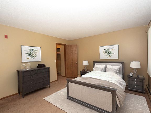 4th image of 1370 Douglas Dr N #Tyrol