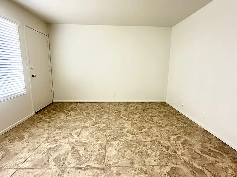 393 Magnolia Ave — Photo 4