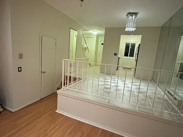 11 King Arthur Dr #5G — Photo 3