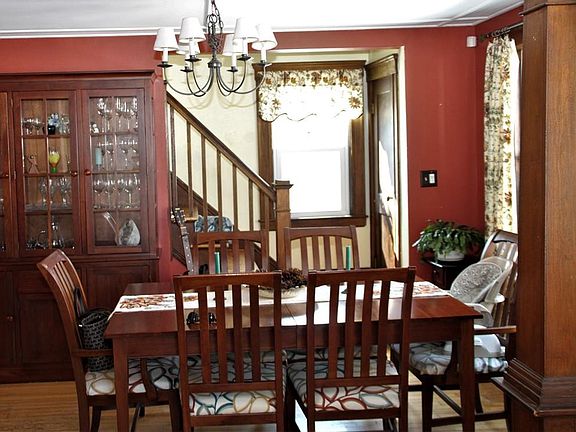 5th image of 8 Lindbergh Rd