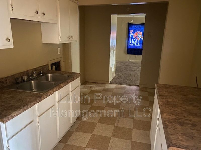 2nd image of 1531 Ellsworth St