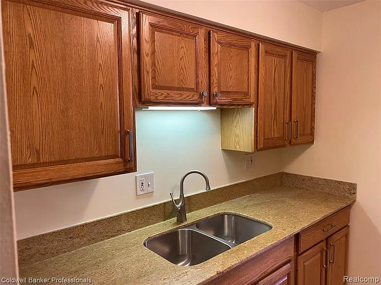 885 N Old Woodward Ave #15 — Photo 11