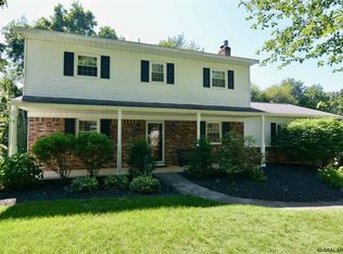 72 Appletree Ln, Clifton Park, NY 12065