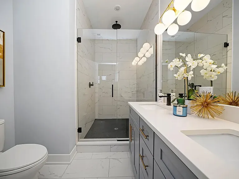 2450 W Flournoy St #2 — Photo 7