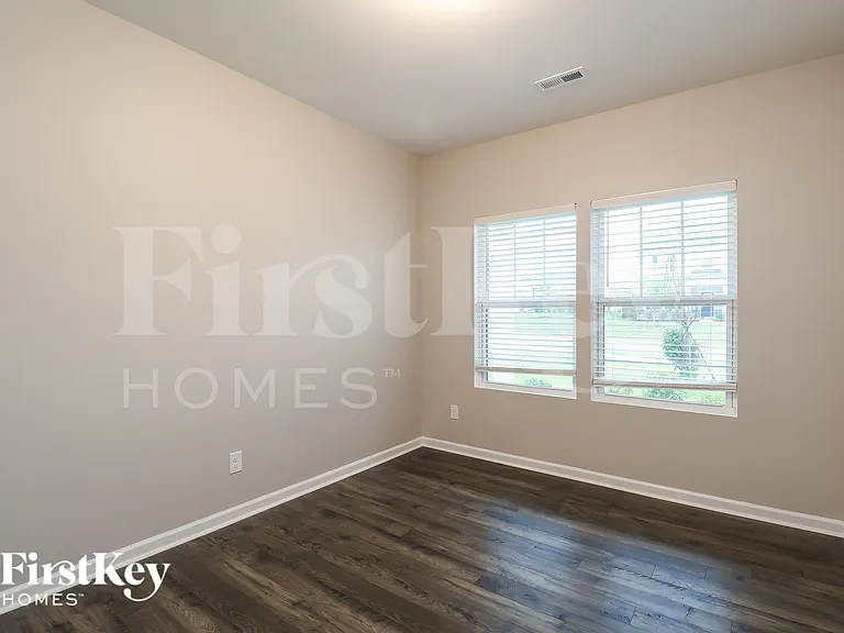 124 Benford Dr — Photo 15