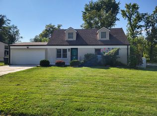 2001 Pincian Dr, Fenton, MO 63026