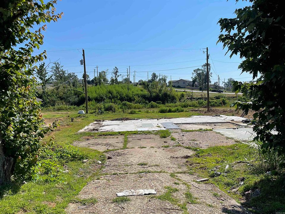 2nd image of 4 Cobble Hill Rd