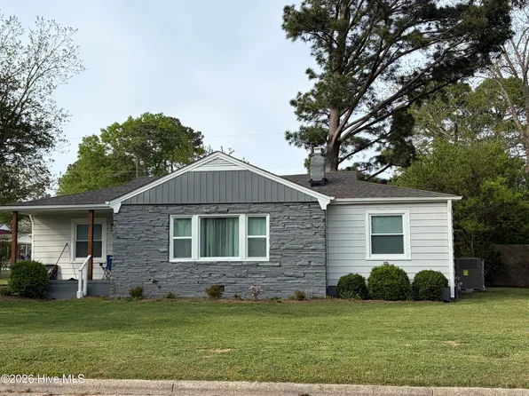 2803 Jefferson Dr, Greenville, NC 27858