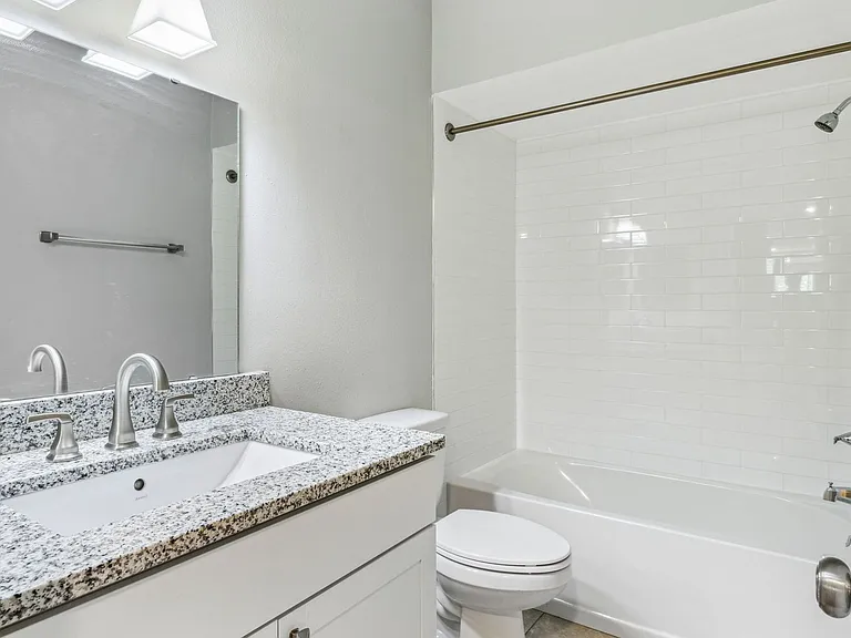 411 S Willow Ave — Photo 22