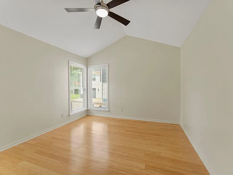 3920 Brookhaven Dr — Photo 16