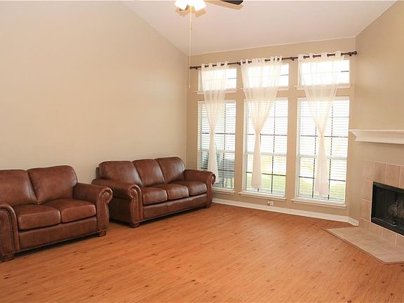 4th image of 103 E Lynn Creek Dr