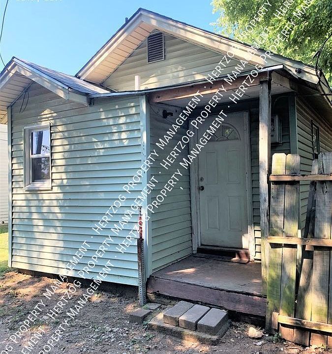 1st image of 205 1/2 S Elm St