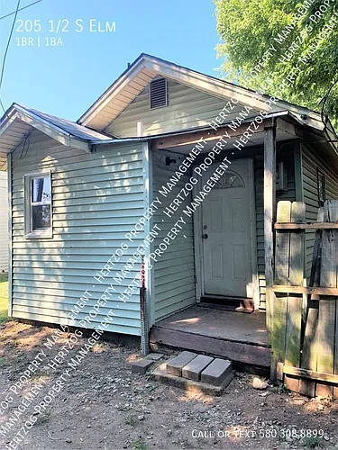 205 1/2 S Elm St Photo 1