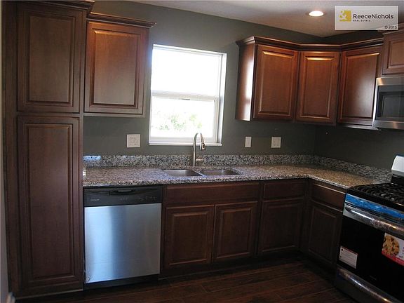 4th image of 2215 S 39th St