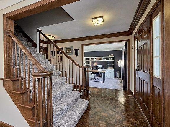 3rd image of 37 Dauphine Dr