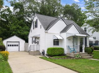 2116 Riverside Dr NE, Grand Rapids, MI 49505