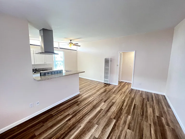 3704 Midvale Ave — Photo 8