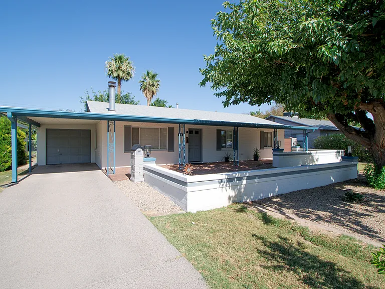 1415 S Oakley Pl — Photo 2