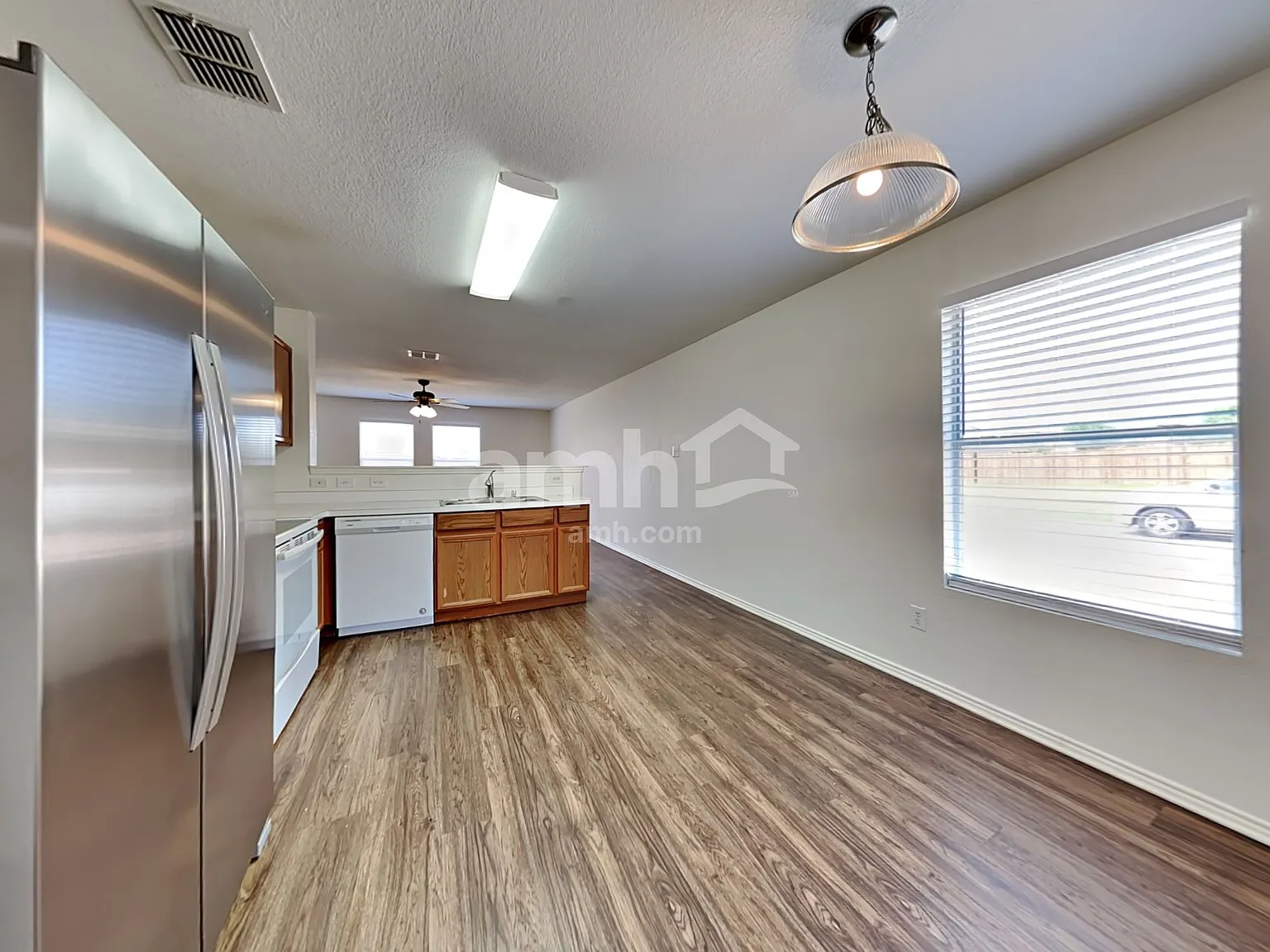 4 bed, 2.0 bath, 1941 sqft, $2,225 — Photo 4