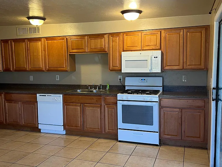 6027 S Lostan Ave — Photo 12
