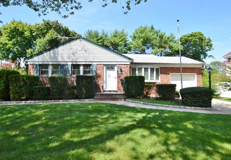 1st image of 19 Teaneck Dr
