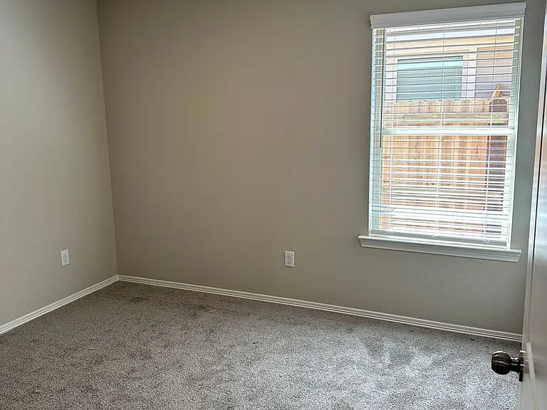 1111 Highgarden Dr — Photo 3
