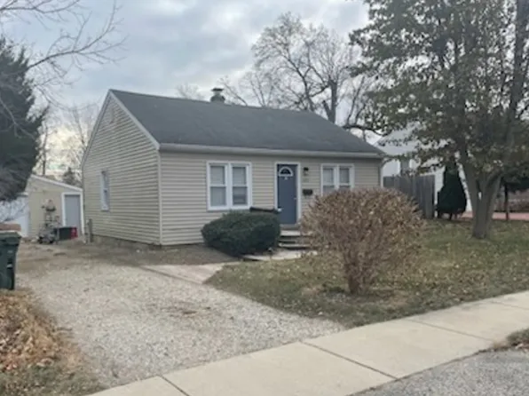 421 S Prairie Ave, Mundelein, IL 60060