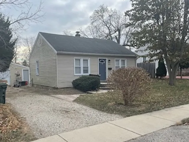 421 S Prairie Ave photo 1