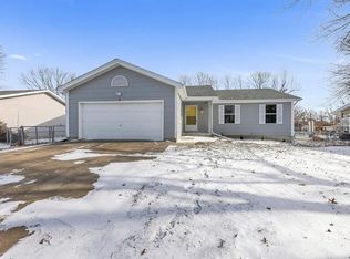 6 S Perry Cir, O Fallon, MO 63366