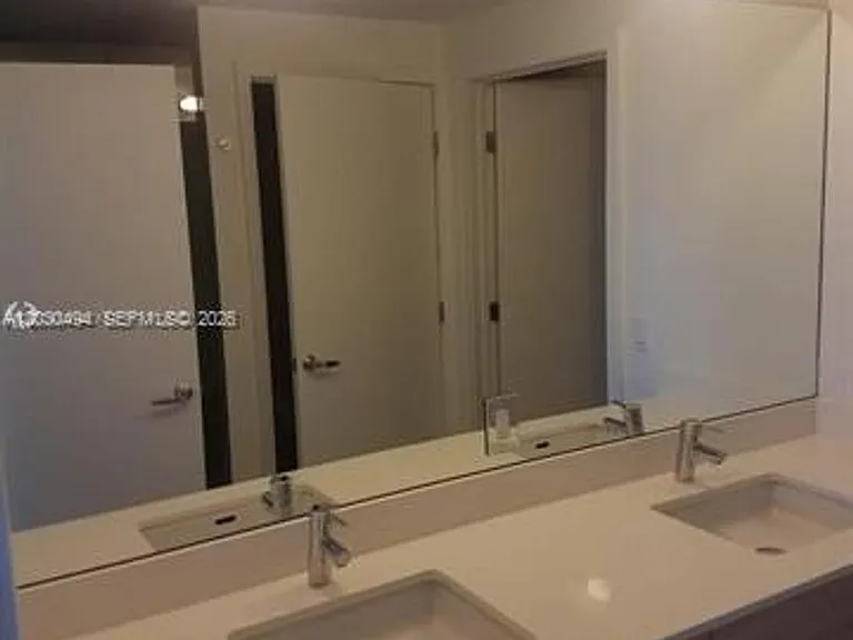 16385 Biscayne Blvd #621 — Photo 16