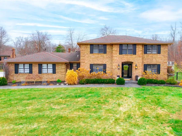 26029 Waterbury Way, Grosse Ile, MI 48138