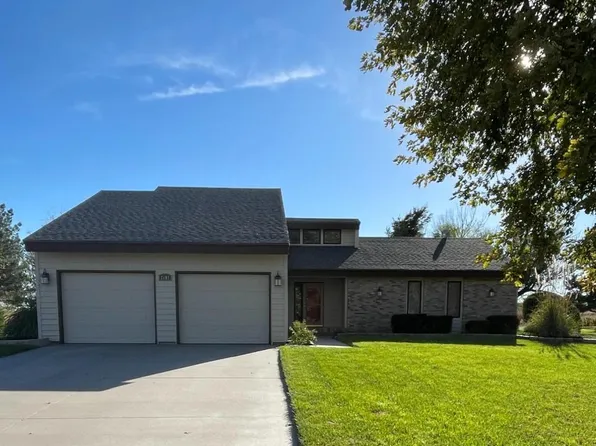 2107 Grandview Dr E, Garden City, KS 67846
