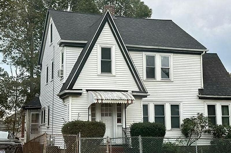 1st image of 89 Gallivan Blvd