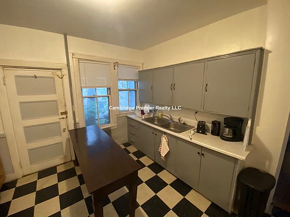 3rd image of 474 Putnam Ave #1