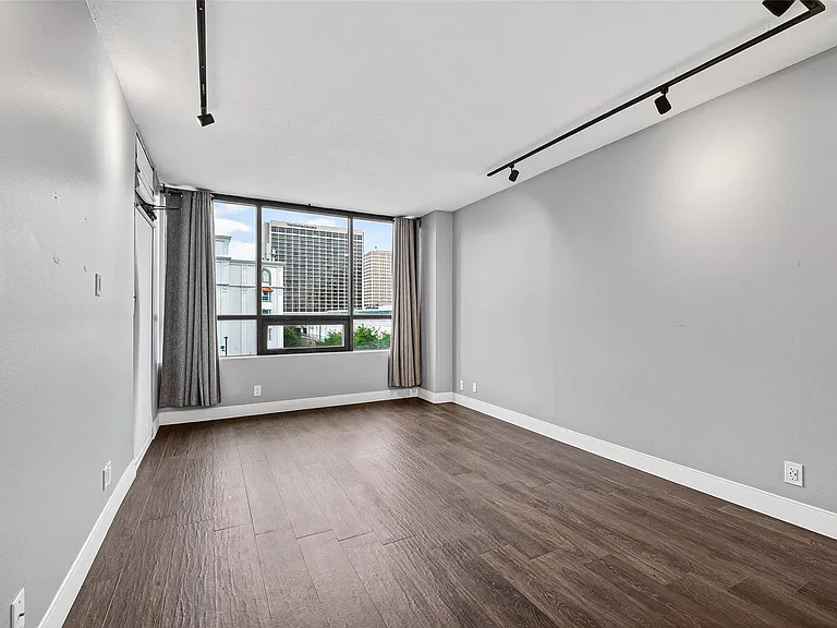 5150 Hidalgo St #402 — Photo 35