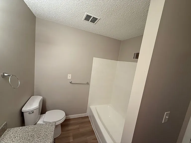 403 Hawthorne Court — Photo 10