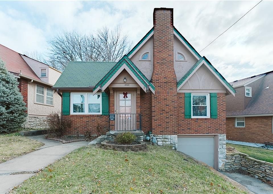 1st image of 2421 Everett Ave