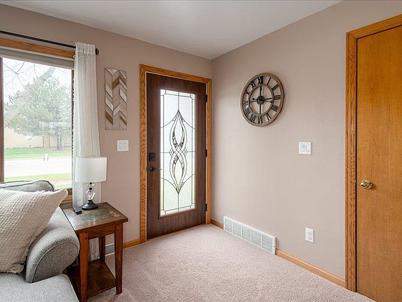 3rd image of 1058 Tullar Rd