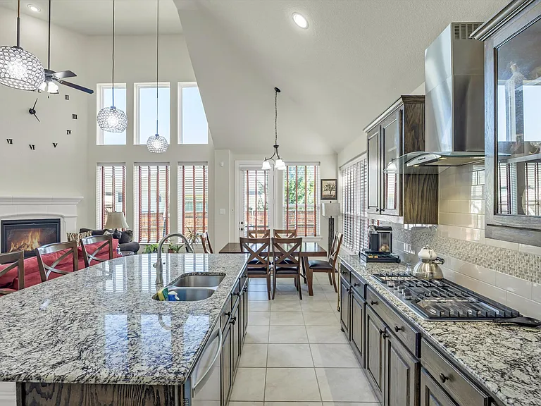 5520 Palisades Dr — Photo 40
