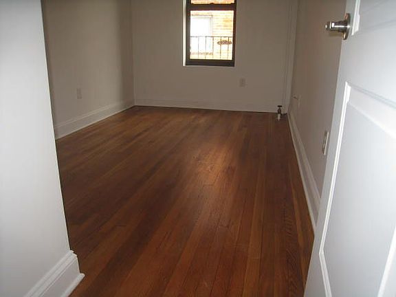 5th image of 2307 32nd St APT 2B