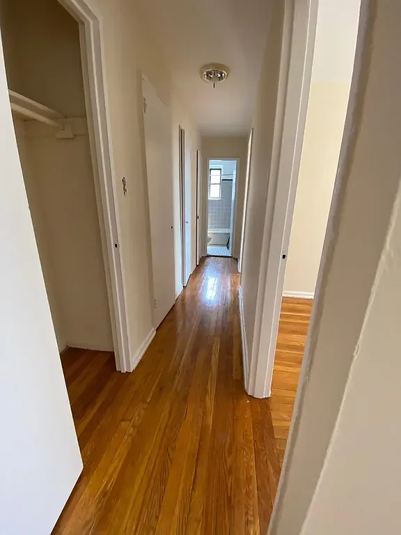 84th Dr, Briarwood — Photo 4